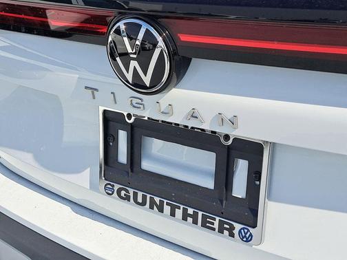 pure white 2026 Volkswagen Tiguan 2.0T SE