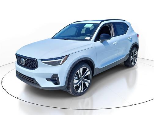 2026 Volvo XC40 Ultra, B5 AWD Gas (mild hybrid), Dark