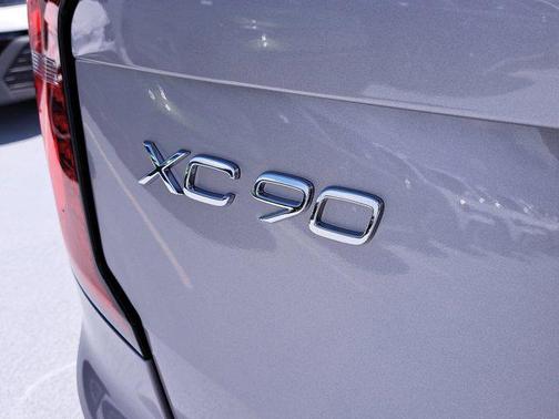 2026 Volvo XC90 B5 Core