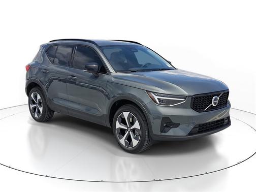 2026 Volvo XC40 B5 Plus
