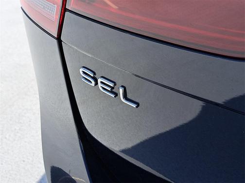 2023 Volkswagen Tiguan 2.0T SEL R-Line 4MOTION