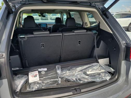 Pure Gray 2026 Volkswagen Atlas 2.0T SE w/Technology