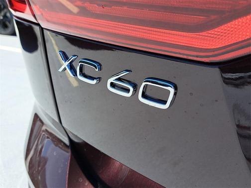 2026 Volvo XC60 B5 Core