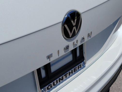 Opal White Pearl 2023 Volkswagen Tiguan 2.0T SE