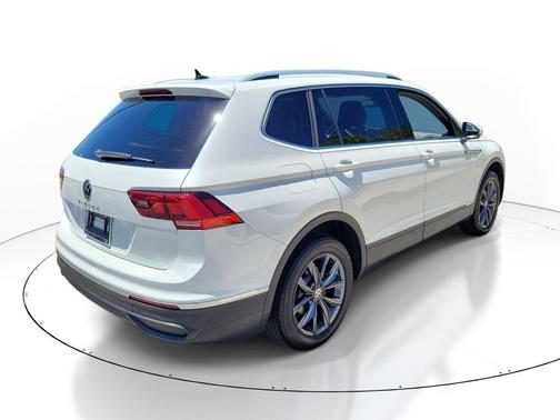 Opal White Pearl 2023 Volkswagen Tiguan 2.0T SE