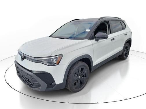 Pure White w/Deep Blk Rf 2026 Volkswagen Taos SE Black