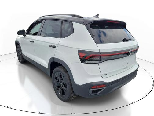 Pure White w/Deep Blk Rf 2026 Volkswagen Taos SE Black