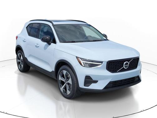 2026 Volvo XC40 Core, B5 AWD Gas (mild hybrid), Dark