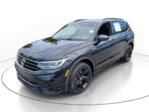 Deep Black Pearl 2023 Volkswagen Tiguan 2.0T SE R-Line Black