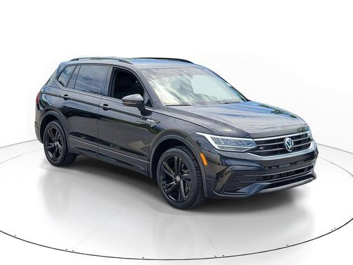 Deep Black Pearl 2023 Volkswagen Tiguan 2.0T SE R-Line Black