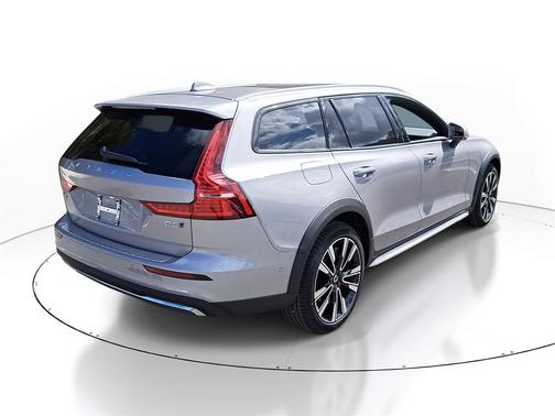 2026 Volvo V60 Cross Country Ultra, B5 AWD Gas (mild hybrid)