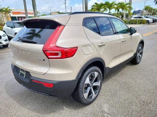 Sand Dune Metallic 2026 Volvo XC40 Core, B5 AWD Gas (mild hybrid), Dark