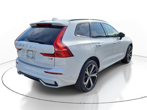 2025 Volvo XC60 B5 Ultra