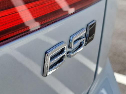 2025 Volvo XC60 B5 Ultra