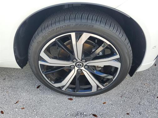 2025 Volvo XC60 B5 Ultra