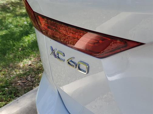 2025 Volvo XC60 B5 Ultra