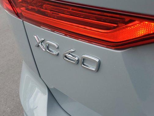 2025 Volvo XC60 Plug-In Hybrid T8 Core