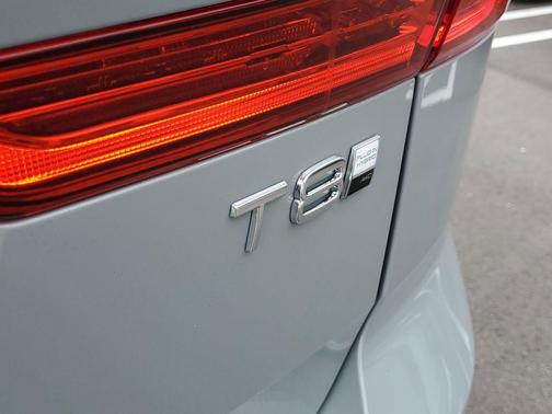 2025 Volvo XC60 Plug-In Hybrid Core, T8 AWD Electric/Gasoline, Dark