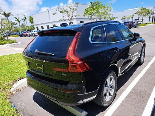 2022 Volvo XC60 B5 Momentum