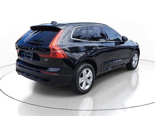 2022 Volvo XC60 B5 Momentum