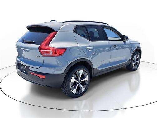 2026 Volvo XC40 B5 Plus