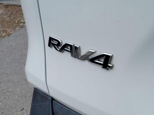 Super White 2019 Toyota RAV4 Hybrid LE