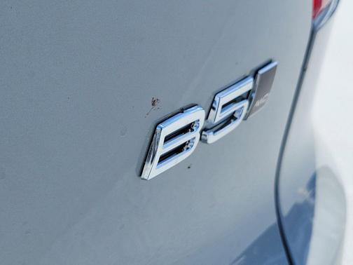 Vapour Grey Metallic 2026 Volvo XC40 Plus, B5 AWD Gas (mild hybrid), Dark