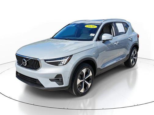 2024 Volvo XC40 B5 Plus Bright Theme