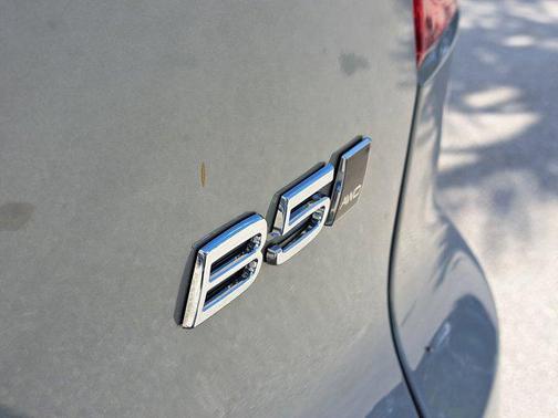 2024 Volvo XC40 B5 Plus Bright Theme