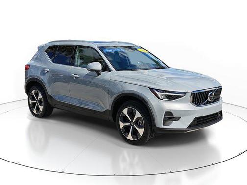 2024 Volvo XC40 B5 Plus Bright Theme
