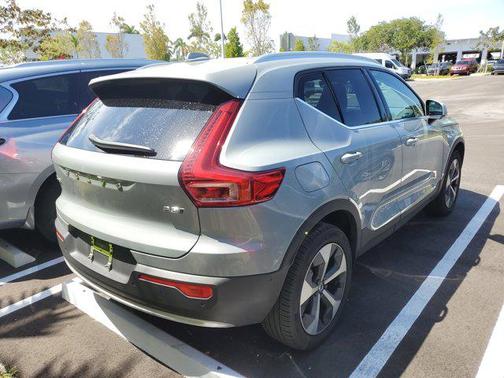 2024 Volvo XC40 B5 Plus Bright Theme