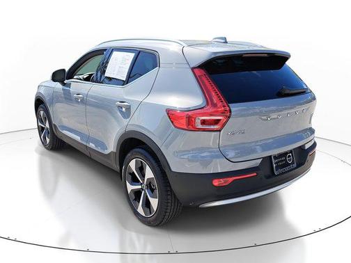 2024 Volvo XC40 B5 Plus Bright Theme