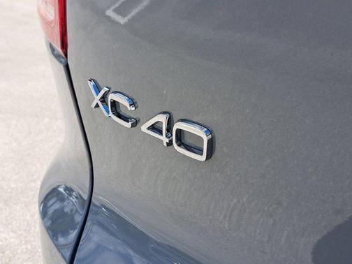 2024 Volvo XC40 B5 Plus Bright Theme