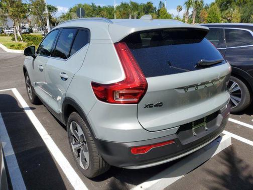 2024 Volvo XC40 B5 Plus Bright Theme