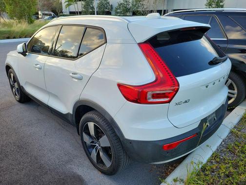 2019 Volvo XC40 T5 Momentum