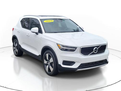 2019 Volvo XC40 T5 Momentum