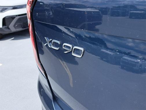 2026 Volvo XC90 B5 Core