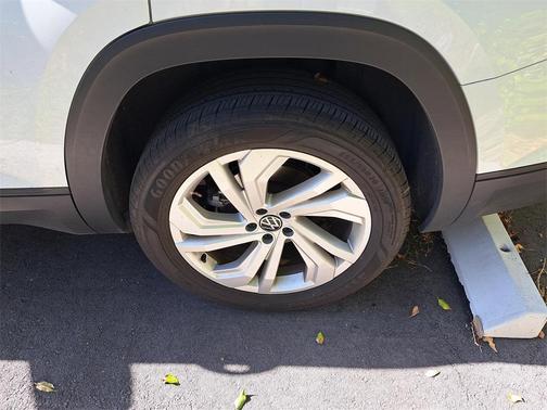 2023 Volkswagen Atlas 3.6L SE w/Technology