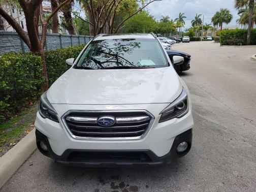 Crystal White Pearl 2018 Subaru Outback 2.5i Touring