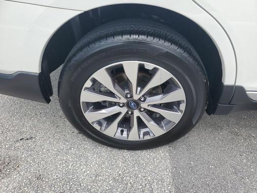 Crystal White Pearl 2018 Subaru Outback 2.5i Touring