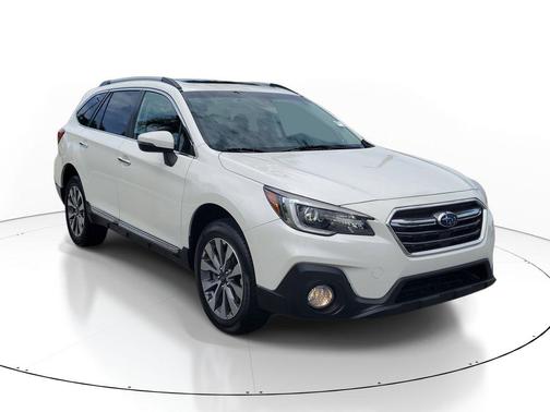 Crystal White Pearl 2018 Subaru Outback 2.5i Touring