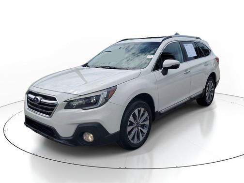 Crystal White Pearl 2018 Subaru Outback 2.5i Touring