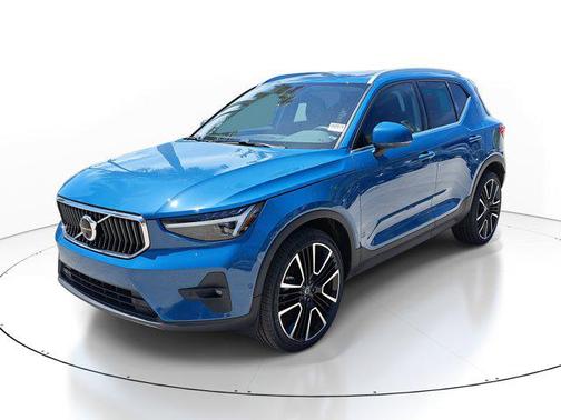 2023 Volvo XC40 B5 Ultimate Bright Theme