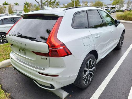 2024 Volvo XC60 B5 Plus Dark Theme