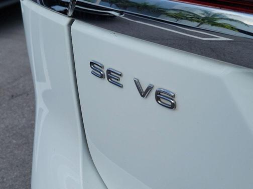 Pure White 2021 Volkswagen Atlas 3.6L SE w/Technology