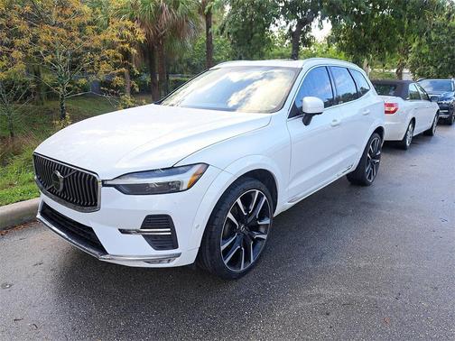 2023 Volvo XC60 B5 Ultimate Bright Theme