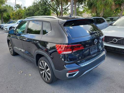 Deep Black Pearl 2023 Volkswagen Taos 1.5T SE