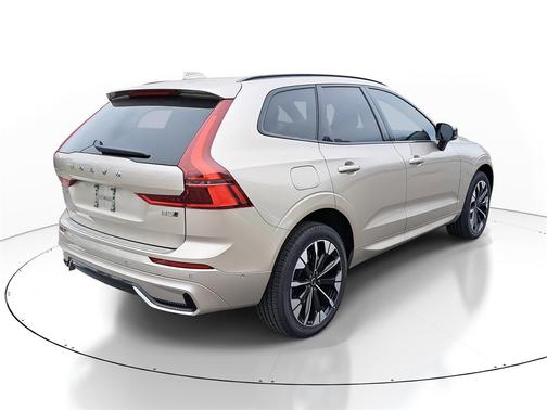 2026 Volvo XC60 B5 Plus