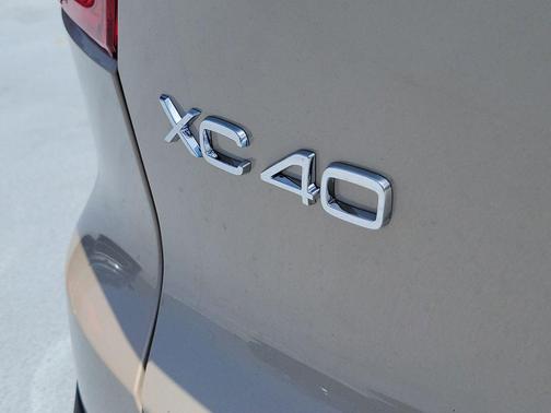 Sand Dune Metallic 2026 Volvo XC40 Plus, B5 AWD Gas (mild hybrid), Dark
