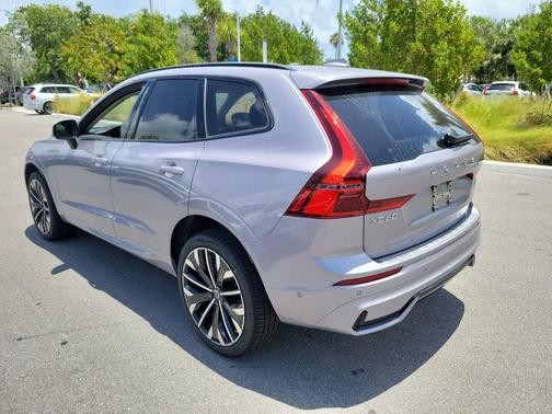 Aurora Silver 2026 Volvo XC60 B5 Ultra